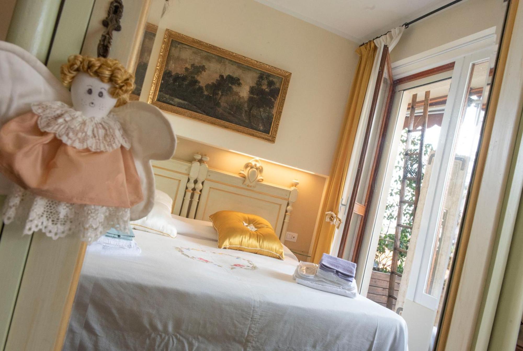 Fiordiloto B&B 4 Stars Алба Екстериор снимка